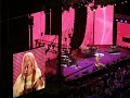 jewel performers her single 