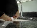 Como lavar as maos no Aeroporto de Confins