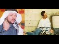 يا رامي.. إجلس يا ولدي .... وتجنًب قصفهم الدَّامييا رامي .. اجلس من خلفي .... وتترَّس منهم بعظامياجلس يا ولدي من خلفي .... لا تنهض فالموت أماميطلقات رصاص يا ويحي .... إلصق في ظهري ياراميطلقات رصاص يا ويحي .... ادخل في جسمي يارامياحذر فالأرض بما صنعوا .... تتزلزل تحت الأقداميطلقات رصاص .. يا أبتي .... أُسكت ياولدي يا راميأفديك بروحي يا أبتي .... أُسكت يا -- ولدي - يا راميأحميك بجسمي يا أبتي .... أسكت -- فالله- هو الحامياحذر يا ولدي قد فتحوا .... رشَّاش الحقد المتناميطلقاتُ رصاصٍ .. صرخات .... ترســم خارطة الآلامطلقات رصاص وسكون .... يتحدًث عن موت غُلامطلقات رصاص ياويلي .... يا فلذة كبدي ياراميطلقات رصاص ما بالي .... لا أسمع صوتك يارامييا فرحة عمري يا ولدي .... يا سرّ صفائي يا راميما بالُ يديك قد ارتختا .... ما بالك تجمد ياراميقل لي ياولدي حدثني .... بالغ في شتمي وخصاميلكن يا ولدي لا تسكت ... لا تقتل زهرة أحلاميانفاسك يارامي سكنت .... سكنت أنفاسك يا راميهل مات حبيبي هل طويت .... صفحته قبل الإتمام ِيا أهل النًخوة من قومي .... من يمن العرب إلى الشامِيا أهل صلاة وخشــوع .... يا أهل لباس الإحراميا كلّ أب يرحم ابناً .... يا كلّ رجال الإسلاميا أهل الأبواق أجيبوا .... يا أهل السَّبق الإعلامييا هيئة أمم مقعدة .... تشكو آلاف الأورامِيا مجلس خوف أحسبه .... أصبح مأجور الأقلامِيا أهل العولمة الكبرى .... يا أخلص جند الحاخامِيا من سطرتم مأساتي .... ورفعتم شأن الأقزامِيا أهل النّخوة في الدنيا .... أولستم أنصار سلام ؟أسلام أن تسرق أرضي .... أن يقتل في حضني رامي ؟ما بالي يتلاشى صوتي .... لم أبصر جبهة مقدامِطلقات رصاص أشلاءٌ .... نارٌ كالحة الإضرامِطلقات رصاص صُـبُّوها .... إن شئتم في قلبي الداميصـبُّوها في هامة رأسي .... وجميع عروقي وعظاميفالآن تساوت في نظري .... أوصاف ضياءٍ و ظلامِوالآن تشابه في سمعي .... صـــوت الرشــاش وأنغاميوالآن سيمكث في قلبي .... لن يرحل من قلبي راميلن أنسى نظرته العطشى .... لن أنسى مبسمه الدّاميلن أنسى الخوف يعلّقه .... بذراعي اليمنى وحزاميحاولت اســتجداء الباغي .... وبعثت نداء اســترحاملكنِّ نداءاتي اصــطدمت .... بجمود قلوب الأصــنامهل قتلوا رامي ؟ ما قتلوا .... فحبيبي مصدر إلهاميمازال حبيبي يتبعني .... ويسـير ورائي و أماميسأجهز إخوته حتى .... يتألِّـق فجرُ الإســلام !المصدر : www.islamway.com        www.nusraah.com/