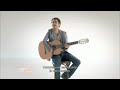 Jamel Debbouze montre sa main !