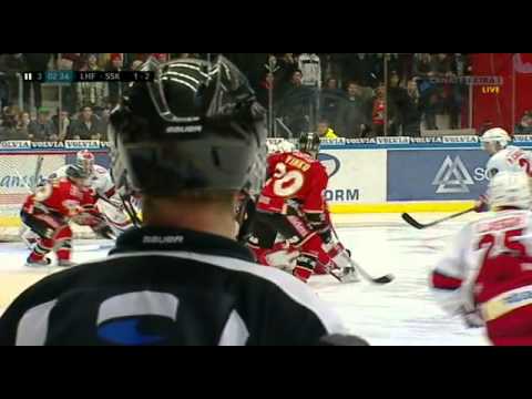 Cam Abbott collides with Jonas Vikho