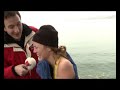 alster, freitag (07.11.2008), 10:50 uhr

wer bei diesen temperaturen in die alster springt, muss schon sehr hart gesotten sein - oder um einen traumjob k�mpfen. unsere drei wetterfee-finalistinnen sollen teamgeist beweisen und spenden f�r den kleinen jonas sammeln. als anreiz hat sich jede der drei kandidatinnen etwas besonderes einfallen lassen. sarah berg hat gesagt: 
