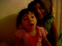 CHEQUEN EL DESTORNUDO DE GISSELLE Y DAYANA CANTANDO