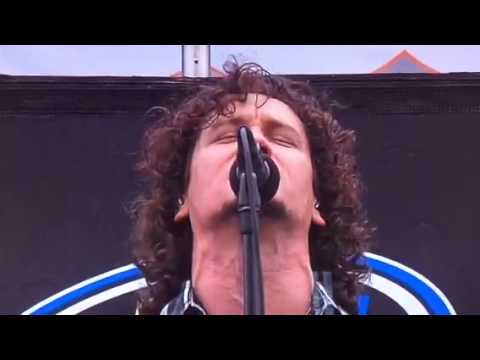 A WATCH: Race at Daytona Opened With a Terrible Hard Rock Version of the National Anthem