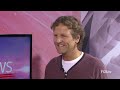geburtstagskind franck rib�ry ist nach dem titeltriumph zu gast in den fcb news mit exklusivem film-material aus dem mannschaftsflieger.