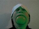 Piccolo sacando un huevo por la boca Piccolo sacando un huevo por la boca