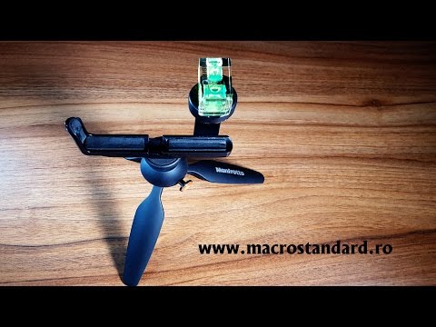 Click aici pentru vizualizare Nivela pentru aparate foto asezata pe suportul de telefon Nivela pentru aparate foto asezata pe suportul de telefon