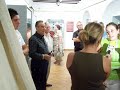 Exposición de botellas de vino