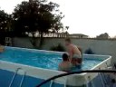 tuffo in piscina