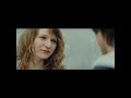lisa azuelos, apr�s avoir crouq� les hommes dans 15 ao�t et les femmes dans comme t'y es belle, s'attaque cette fois aux adolescents. lol est un film sur l'�ge b�te: ces ann�es d'innocence o� l'on d�couvre la r�alit� des relations hommes / femmes. lola est une ado comme tant d'autres: son mec la provoque, ses amis n'arrangent pas les choses et le dialogue avec ses parents est quasi impossible. anne sa m�re doit tenter de pr�server sa fille, tout en g�rant son ex, et un nouvel homme qui rentre dans sa vie, sans oublier sa psy. lol est un film touchant et dr�le qui s'adresse aux jeunes de 7 � 77 ans. sophie marceau et christa th�ret partage l'affiche avec alexandre astier et jocelyn quivrin.