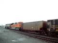 videos de BNSF coal train with rare black and white SD70MAC power
