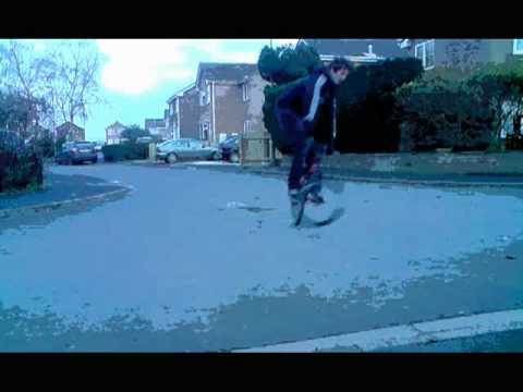 BMX BIKES TRICKS STUNTS CRASHES