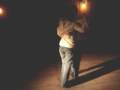 videos de Emanuel y Salomé bailan un tango entre las sombras de Independencia.