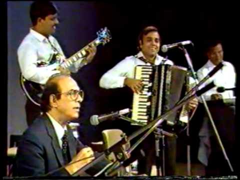 Mahmood - Talat Mahmood's Live 16 Concerts Tour in USA in 1973. His fine sense of humour is on display here, as he cracks jokes between hit songs and laughs with the h...