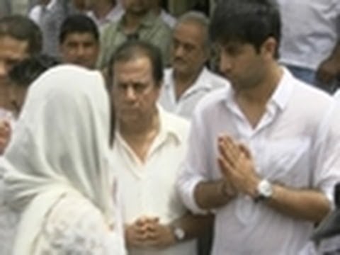 Bollywood stars @ Shammi Kapoor's Funeral