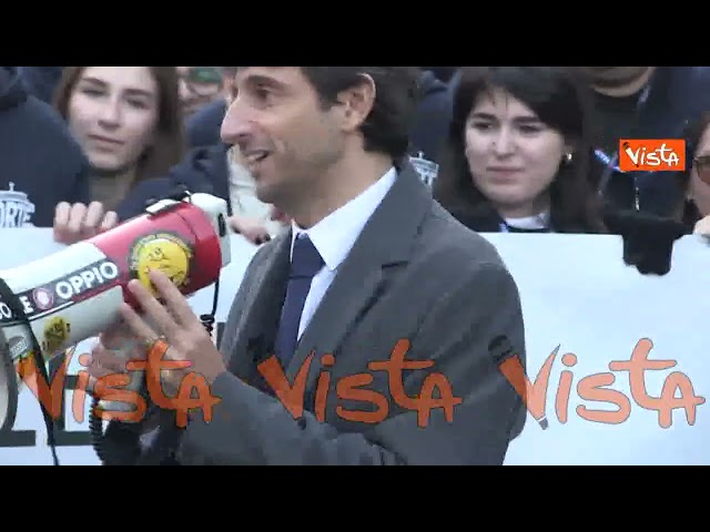 Atreju 2025, il finto sciopero dei giovani di Gioventù Nazionale, immagini