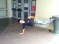 les pompes les pieds ds la poubelle devant la mairie d jou�-l�s-tours