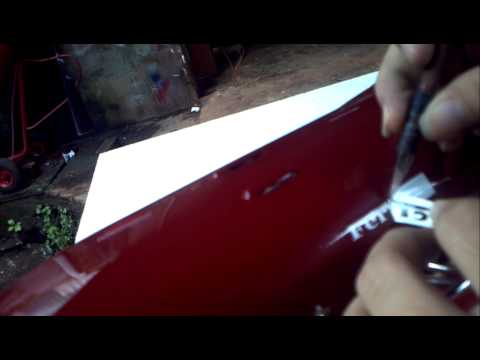 Video guides how to fix the logo to Ferrari boats