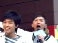 很抱歉! 這首歌的收音很差 請多包涵個別演唱前全程錄影分享部份包括--1)20071222台北統一元氣廣場--出場+拍畢業照2)20071222台北統一元氣廣場--小松老師談單飛+麥克風授贈儀式+丟學士帽3)20071222台北統一元氣廣場--自我介紹+脫學士服4)20071222台北統一元氣廣場--搖滾快樂+媒體聯訪5)20071222台北統一元氣廣場--訪問(每位談專輯和拍MV+夫郁磨鼻子)6)20071222台北統一元氣廣場--小松老師再度上臺補畫面(訓誡反被虧)