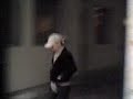j'ai un pote qui bosse dans le studio o� la gagnante de popstars enregistre. j'ai r�ussi � la choper en vid�o sur mon portable : c'est jessie !