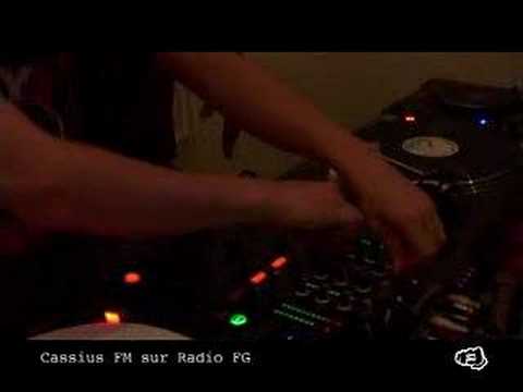 Couverture de l'article "Daftworld present CASSIUS FM"