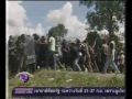 สังเกตุคนใส่เสื้อเขียวในคลิปให้ดีนะครับว่าพวกเขาตีกันเอง
