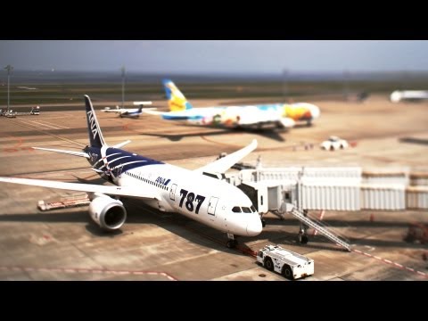 Tiltshift - 羽田空港でチルトシフトな微速度撮影を試してみました。 my blog(Japanese) : http://darwinfish105.blogspot.jp/2013/07/blog-post_25.html camera : Panasonic DMC-GH3 lens : Nikon Ai-S Nikkor...