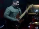 GUIRARRISTA DE POLICE EN ESTUDIOS MCP 1