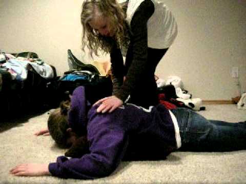how to properly crack your own back