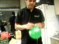 PROBANDO CON LOS GLOBOS - CESAR