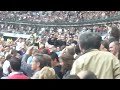 laeticia et obispo au concert de johnny hallyday le 16 juin 2012 au stade de france.