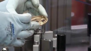 Teilautomatisierte Sondermaschine zur Montage von Reduzierstücken