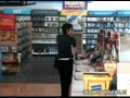 la actriz pasa la tarde a andar con un misterioso hombre en west hollywood. la popular actriz lleva un tiempo sin aparecer en la gran pantalla, pero pronto la veremos en una nueva entrega de star trek winona fue a recoger algunas pel�culas a blockbuster video, entre ellas una comedia de los a�os 80.