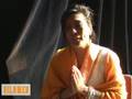 Dechen Shak Dagsay canta el mantra 'Om mani padme hum'