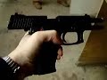 Calando un ak-47 Cuerno de Chivo y Pistola Escuadra Calando un ak-47 Cuerno de Chivo y Pistola Escuadra