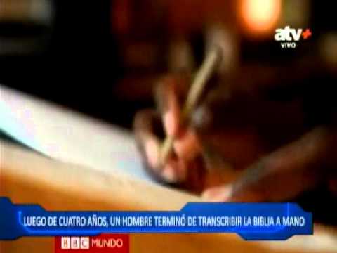 Sujeto tarda cuatro años en transcribir la Biblia