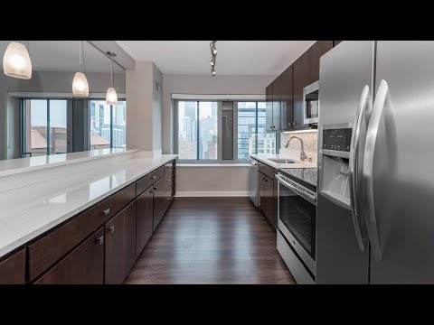 A spacious 3-bedroom, 3-bath on the River North / Gold Coast border A spacious 3-bedroom, 3-bath on the River North / Gold Coast border