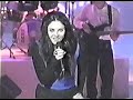 Shakira \"Pies Descalzos, Sue�os Blancos\" Performance