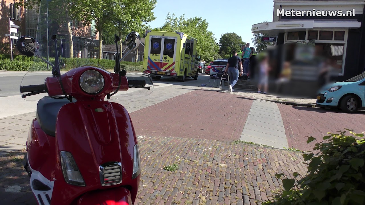 Scooter met twee dames botsen tegen twee auto’s in Paterswolde (Video)