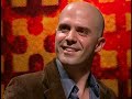 Filho do multiinstrumentista Arismar do Espírito Santo com a pianista Silvia Góes, Thiago Espírito Santo lançou seu primeiro CD solo, intitulado Thiago Espírito Santo, em 2005. Em 2008, o músico lança seu segundo disco solo Hemisférios, acompanhado por Alex Buck (bateria) e Edson SantAnna (piano). Thiago já tocou com nomes como Hermeto Pascoal, Yamandú Costa, Dominguinhos, Hélio Delmiro, George Benson, Chico Pinheiro e Wilson Simonal, entre outros. O músico se apresentou em diversos festivais no Brasil e no exterior. Mais Informações em www.sescsp.org.br/instrumental