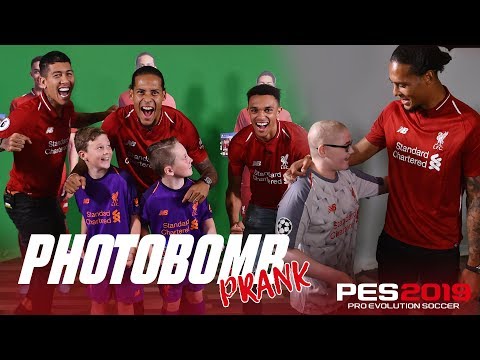 Video: Firmino, Van Dijk & Trent's hilarious photobombing | PES2019 Prank