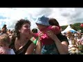 optreden van peter koelewijn samen met de kromploegers uit liempde op het omroep brabant podium tijdens streekfestival het groene woud 2008
