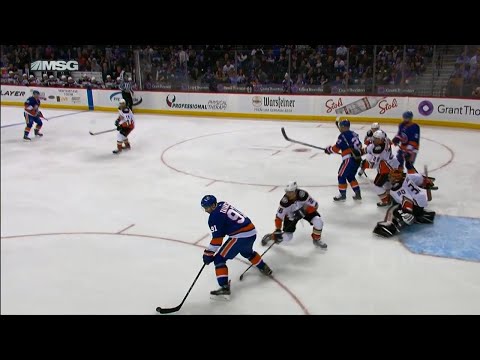 Video: Tavares finishes Islanders' set play from Bailey