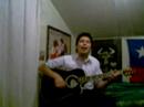 esta cancion me gusta un monton, asi que decidi supbir una parte de ella en mi interpretacion, ojala les guste....(no esta completa por que para el alto necesito estar de pie y asi apenas llego....jejejejeje)