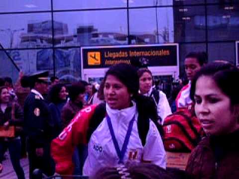 Matadoras tuvieron una gran acogida en el aeropuerto Jorge Chávez