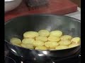 Patatas cocidas con trufa y huevo roto Patatas cocidas con trufa y huevo roto
