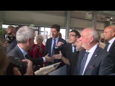 Renzi visita l'Hitachi Rail Italy