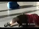 Joselito caindo de Skate