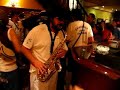pirolo al saxo y fota a la caja