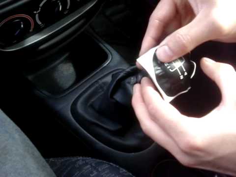 how to remove renault clio gear knob